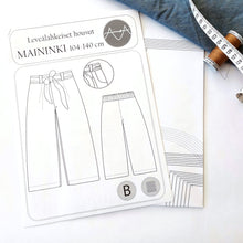 Lataa kuva Galleria-katseluun, KAAVASTUDIO AINOA: LASTEN MAININKI-HOUSUT, koot 104-140