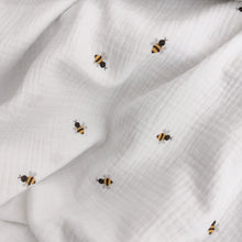 Lataa kuva Galleria-katseluun, DOUBLE GAUZE: MEHILÄISET, VALKOINEN